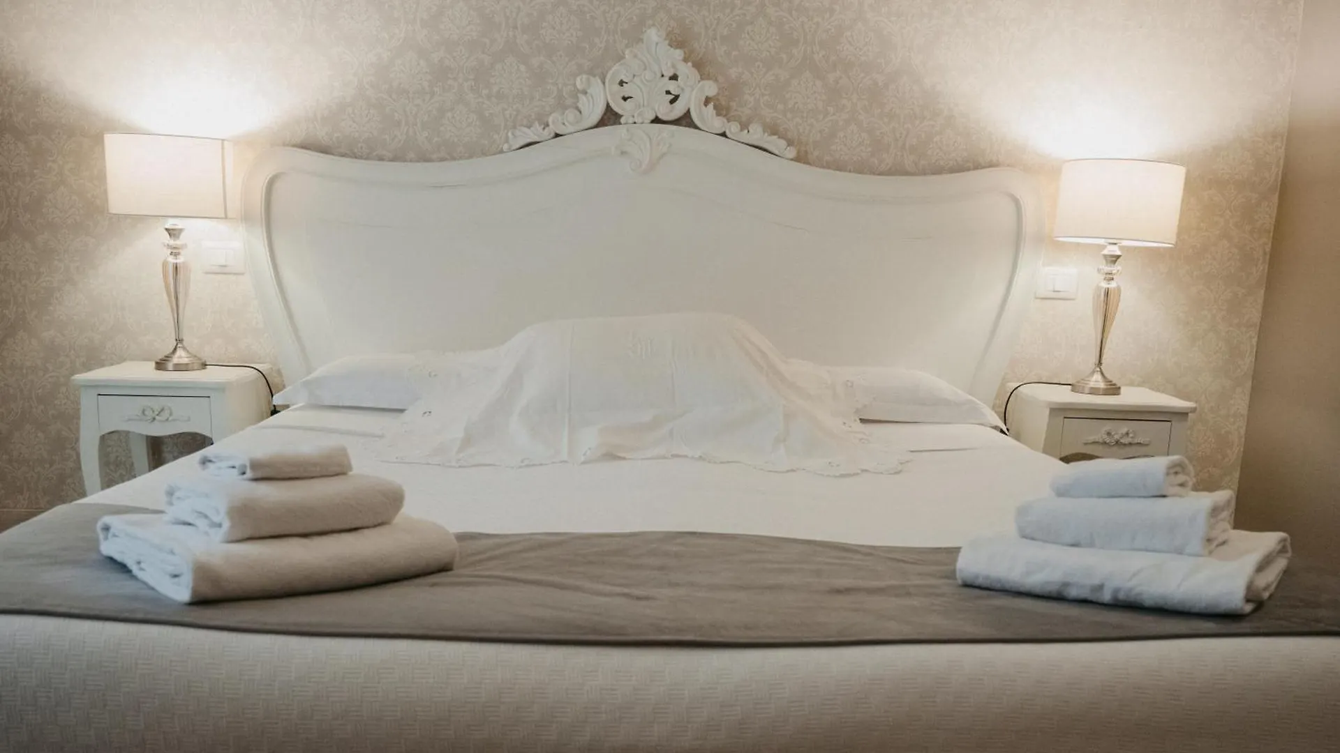 La Casa Di Alma Luxury Rooms Katanya 2*,  İtalya